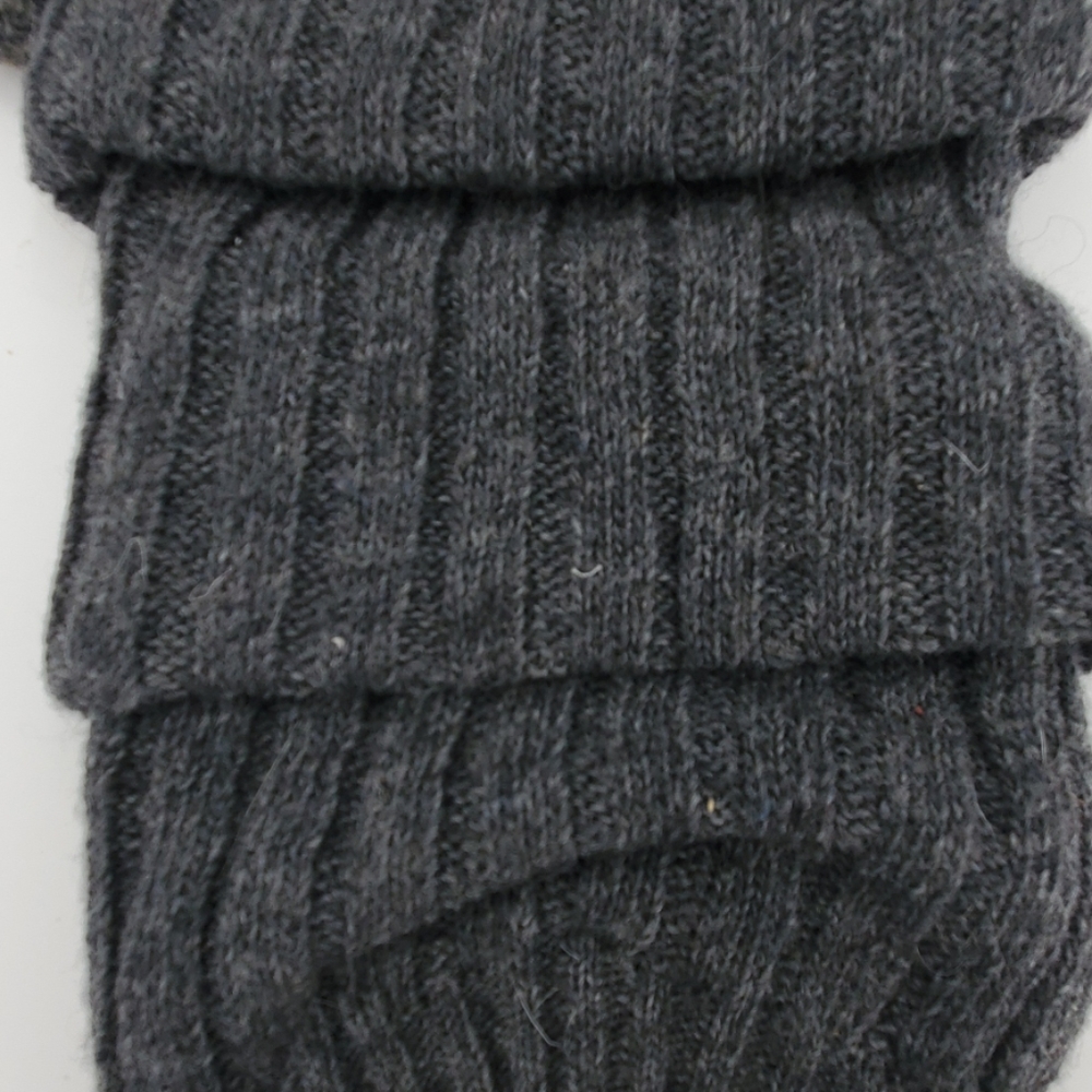🆕️ Legwarmers with Pom Pom Burgundy - Picture 4 of 7